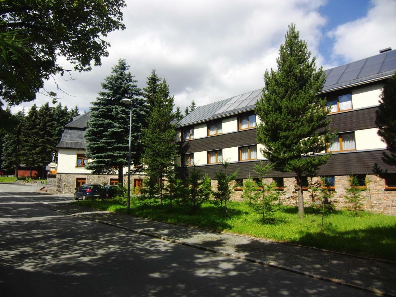 Neudorf  Hotel Vierenstrasse מראה חיצוני תמונה