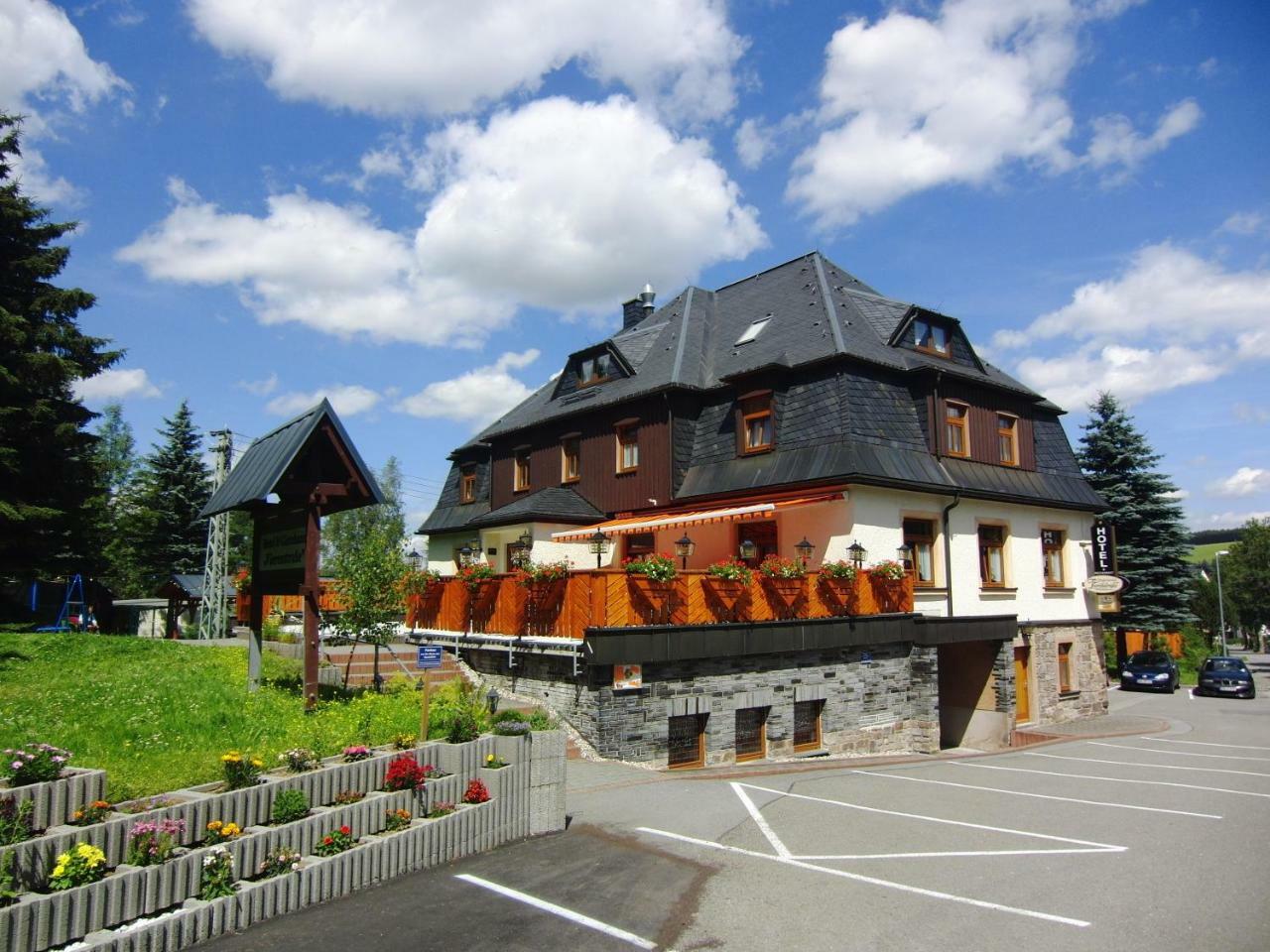 Neudorf  Hotel Vierenstrasse מראה חיצוני תמונה