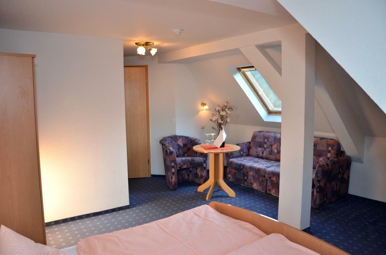 Neudorf  Hotel Vierenstrasse מראה חיצוני תמונה