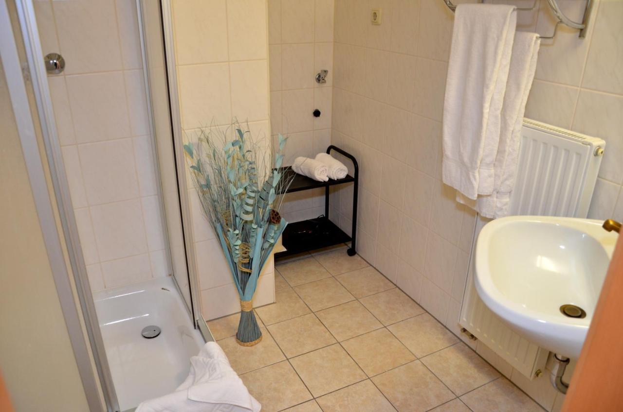 Neudorf  Hotel Vierenstrasse מראה חיצוני תמונה